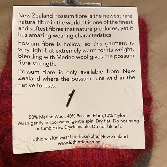 Lothlorian Possum & Merino red and grey possum fiber gloves size M NEVER WORN - Picture 3 of 3